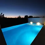 Hesperian Luxury With Private Heated Pools וילה *