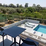 Hesperian Luxury With Private Heated Pools *