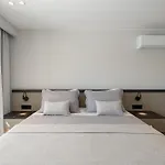 Hesperian Luxury With Private Heated Pools *