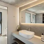 Hesperian Luxury With Private Heated Pools