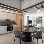 Hesperian Luxury With Private Heated Pools