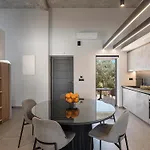 Hesperian Luxury With Private Heated Pools