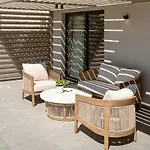 Hesperian Luxury With Private Heated Pools *