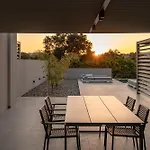 וילה Hesperian Luxury With Private Heated Pools