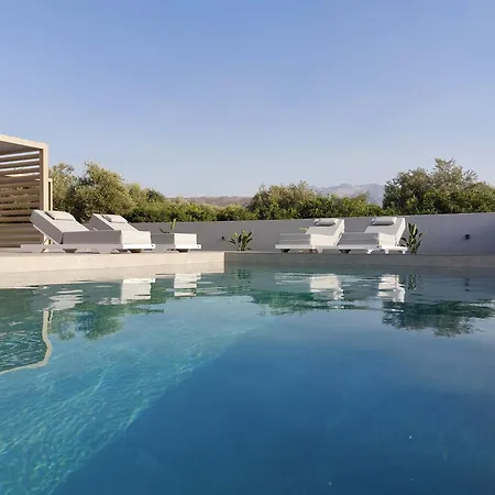 וילה Hesperian Luxury With Private Heated Pools