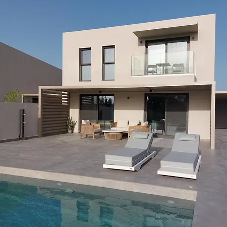 Hesperian Luxury With Private Heated Pools