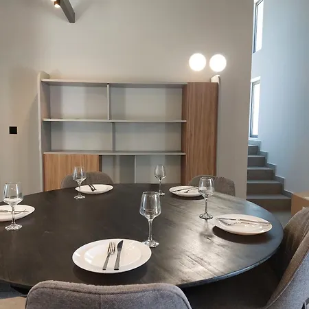 Hesperian Luxury Hanya