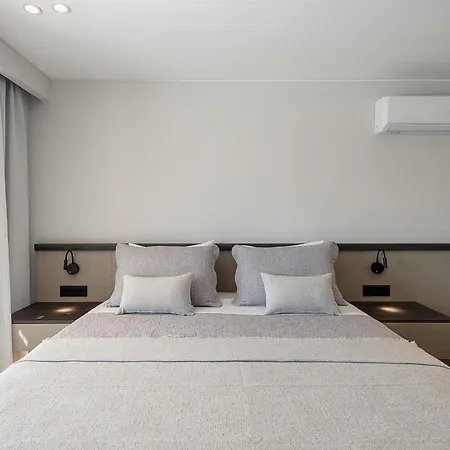 Hesperian Luxury With Private Heated Pools *