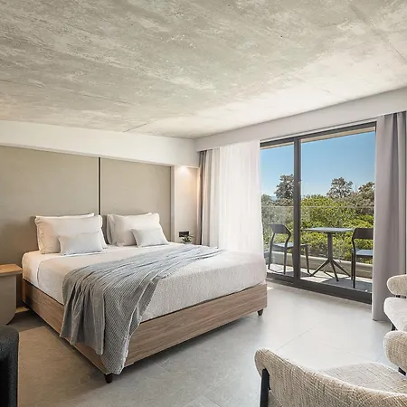 Hesperian Luxury With Private Heated Pools